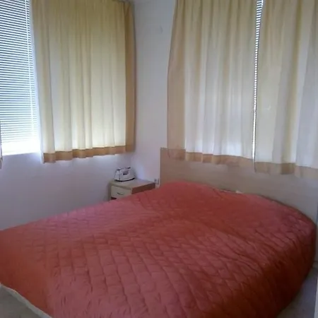 Studio In Astoria *